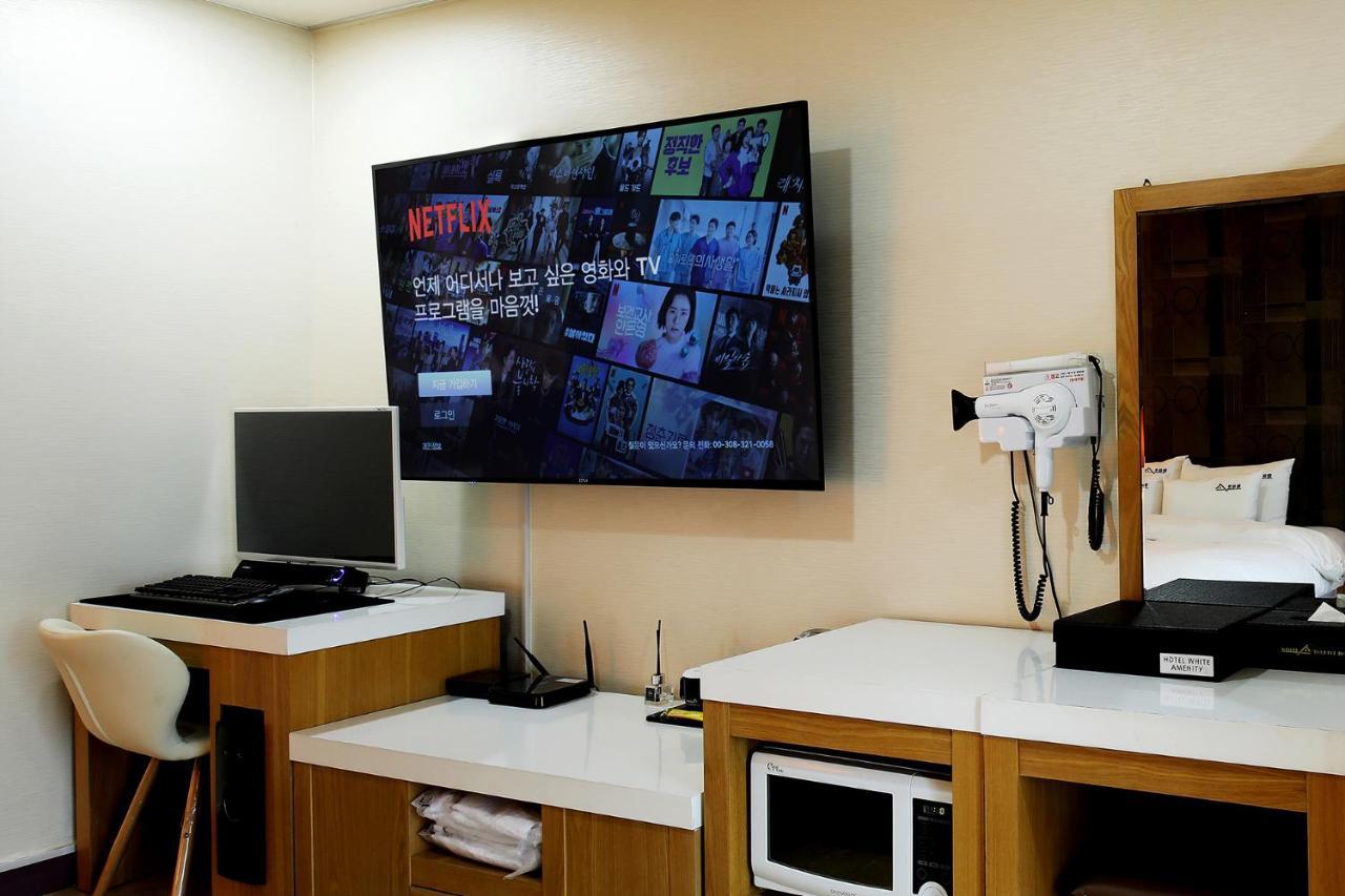White Tourist Hotel Jeonju Zewnętrze zdjęcie