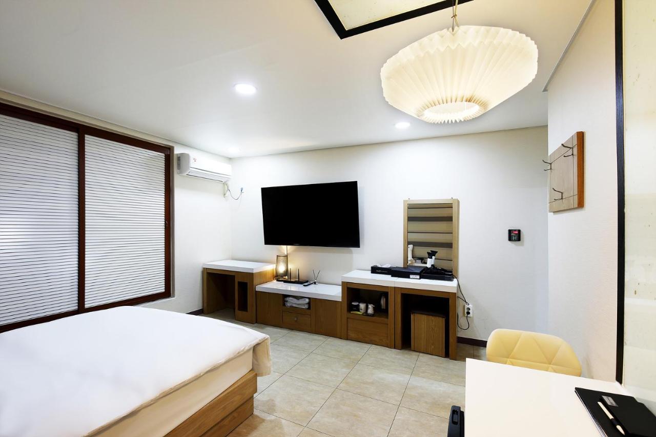 White Tourist Hotel Jeonju Zewnętrze zdjęcie