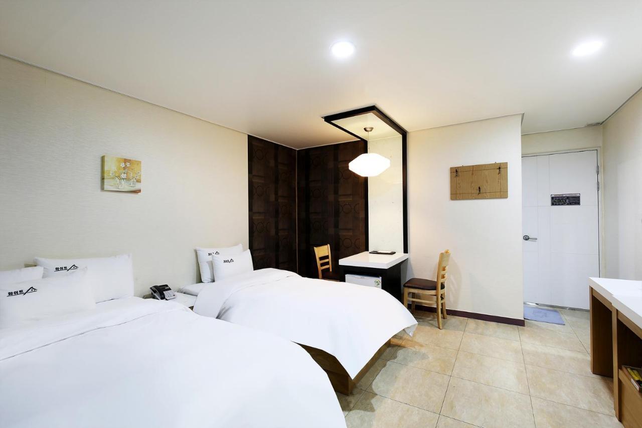 White Tourist Hotel Jeonju Zewnętrze zdjęcie