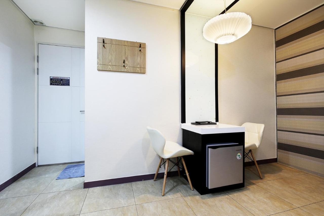 White Tourist Hotel Jeonju Zewnętrze zdjęcie