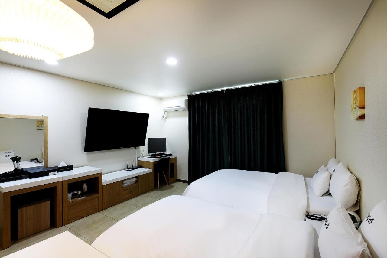 White Tourist Hotel Jeonju Zewnętrze zdjęcie