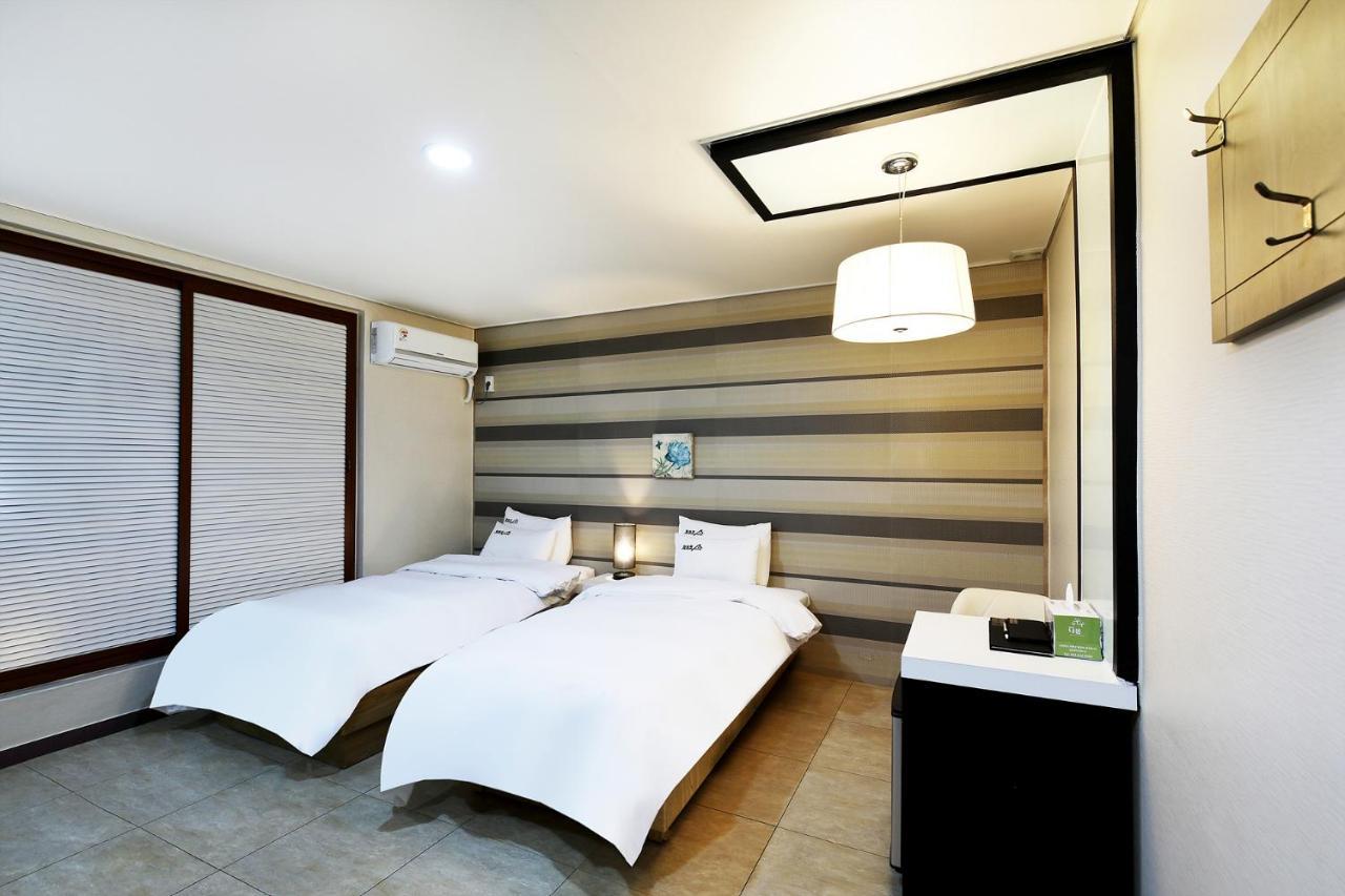 White Tourist Hotel Jeonju Zewnętrze zdjęcie