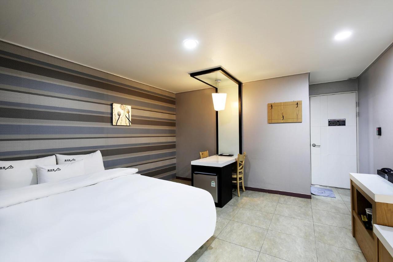 White Tourist Hotel Jeonju Zewnętrze zdjęcie