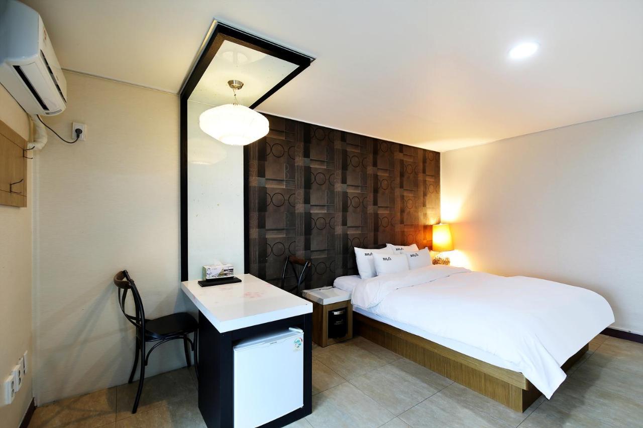 White Tourist Hotel Jeonju Zewnętrze zdjęcie