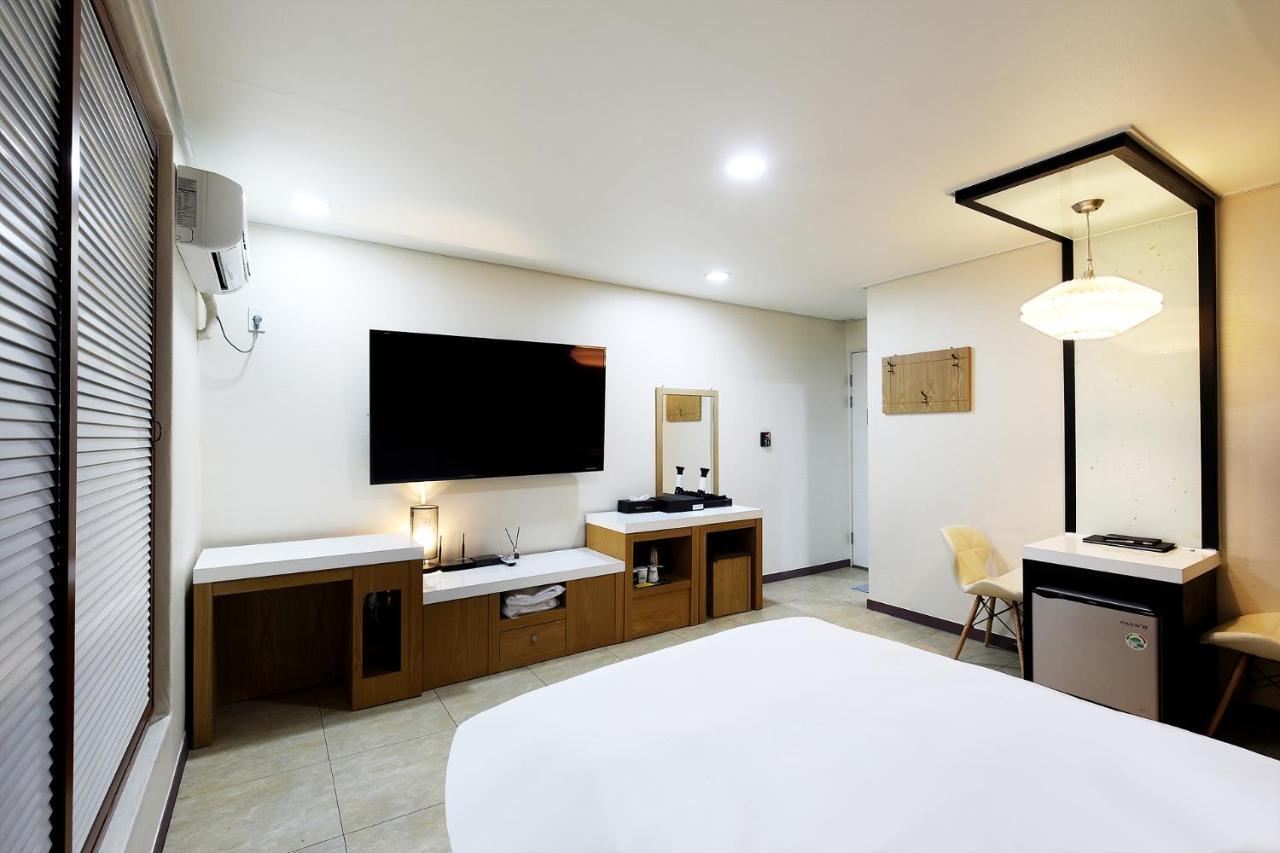 White Tourist Hotel Jeonju Zewnętrze zdjęcie