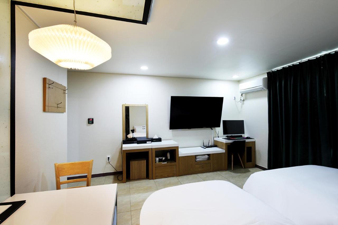 White Tourist Hotel Jeonju Zewnętrze zdjęcie