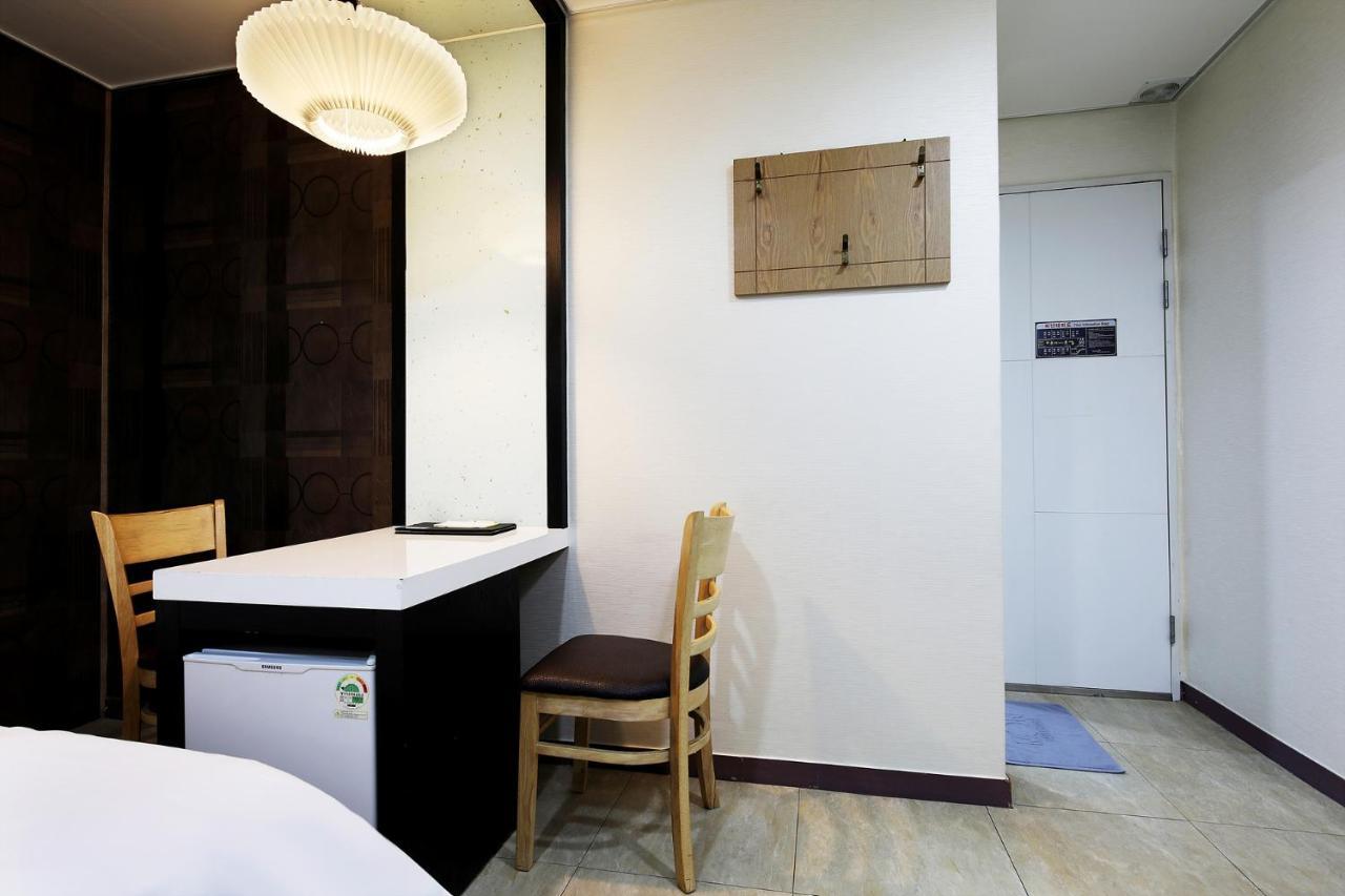 White Tourist Hotel Jeonju Zewnętrze zdjęcie