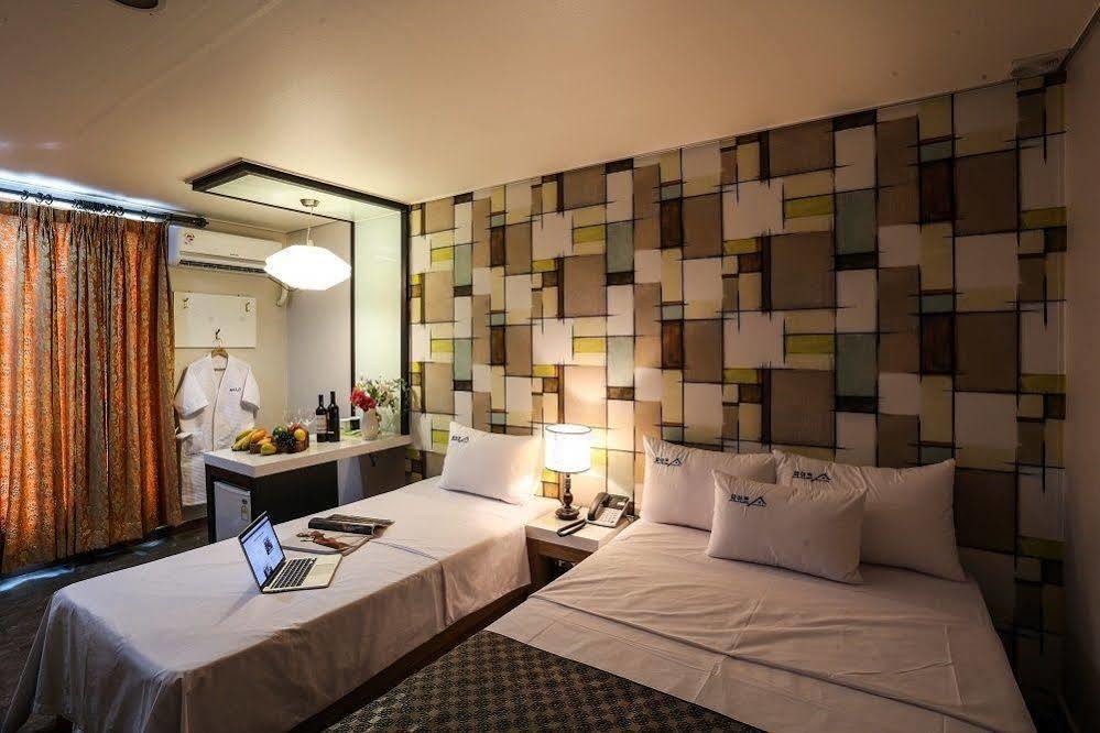 White Tourist Hotel Jeonju Zewnętrze zdjęcie