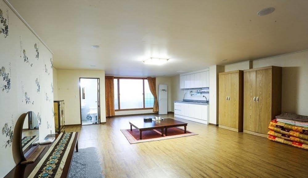 White Tourist Hotel Jeonju Zewnętrze zdjęcie