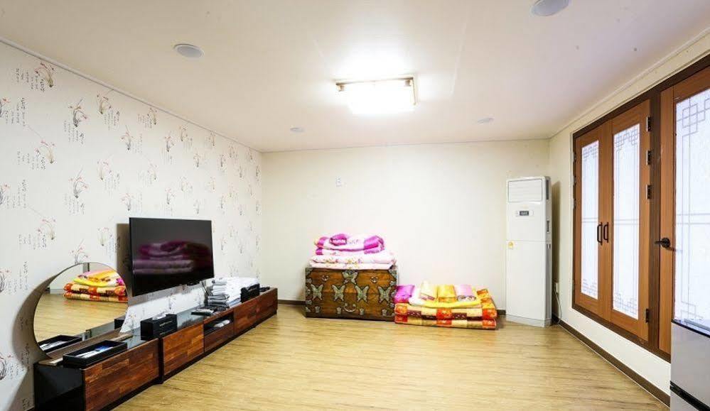White Tourist Hotel Jeonju Zewnętrze zdjęcie