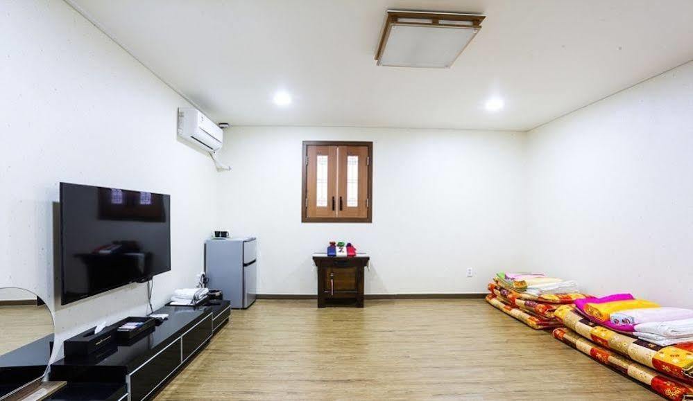 White Tourist Hotel Jeonju Zewnętrze zdjęcie