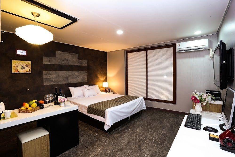 White Tourist Hotel Jeonju Zewnętrze zdjęcie