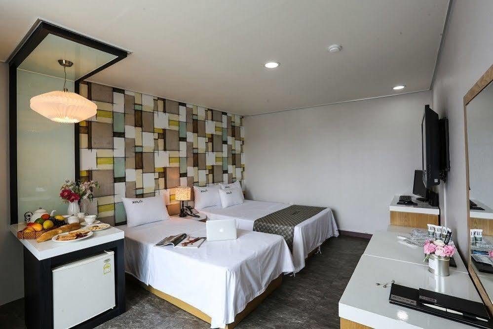 White Tourist Hotel Jeonju Zewnętrze zdjęcie