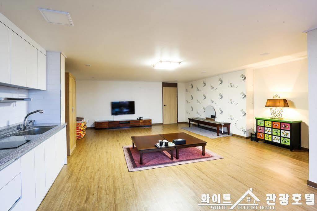 White Tourist Hotel Jeonju Zewnętrze zdjęcie