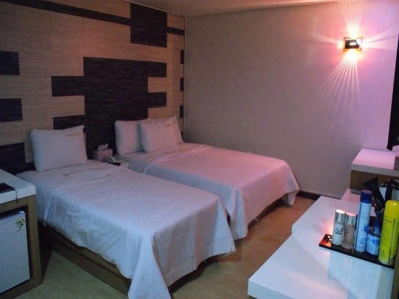 White Tourist Hotel Jeonju Zewnętrze zdjęcie